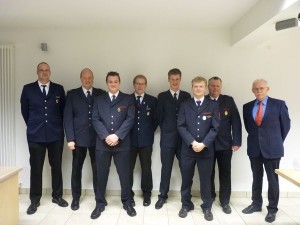 Beförderungen (v.l.): Stefan Theßeling (stellv. Löschzugführer), Markus Terwey (STBI), Carsten Ross, Johannes Grösbrink, Marco Beckmann, Marcel Kerkfeld, Dirk Lütkenhaus (Löschzugführer), Hubert Effkemann (Bürgermeister)