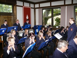 Musikalisch umrahmt wurde die Versammlung durch den Spielmannszug der Freiw. Feuerwehr unter Monique Dieks.