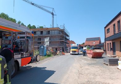 10.07.2026: Feuerwehr befreit eingeklemmte Person
