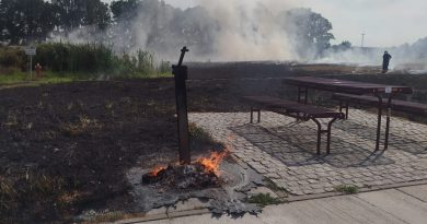 16.08.2026: Mülltonnenbrand Autobahnparkplatz